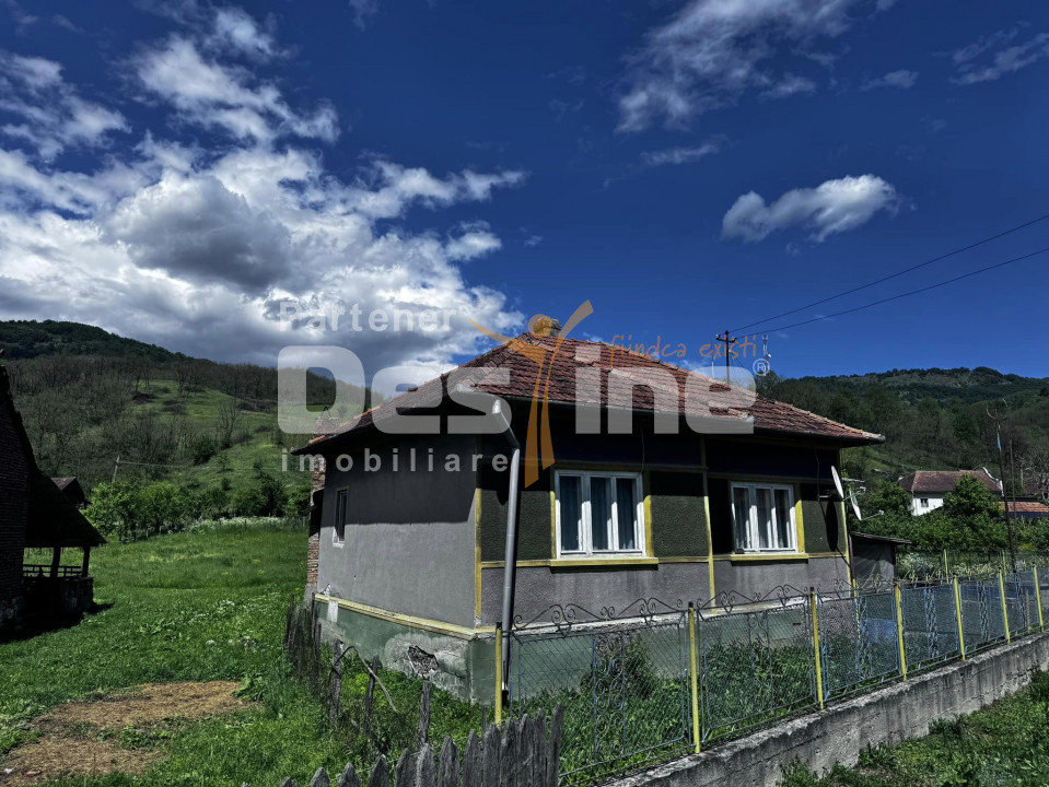 Casa de vanzare 2 camerezona pitoreasca  Schimb cu apartament