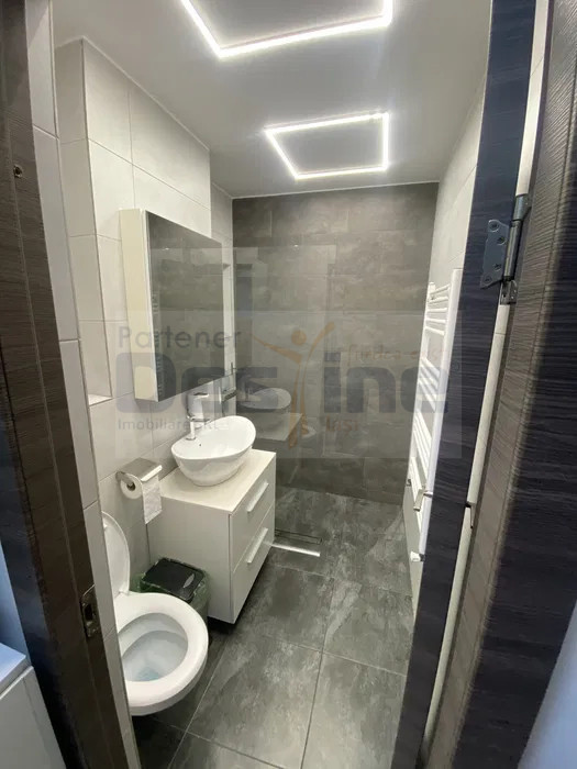 Apartament 3 camere-Semidecomandat-fara risc-Podu Ros