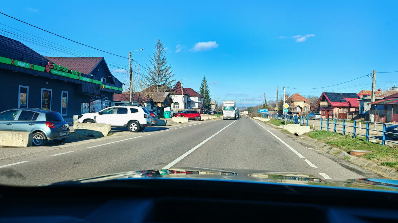 Teren de vânzare – 2.550 mp, poziție excelentă, Stâlpeni (zona centrală), jud AG