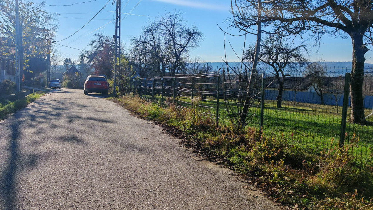 Teren de vânzare – 2.550 mp, poziție excelentă, Stâlpeni (zona centrală), jud AG