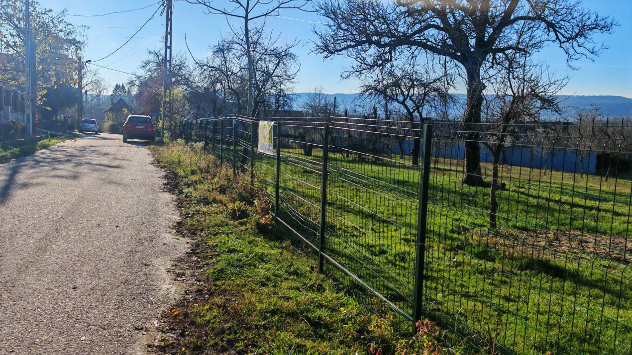 Teren de vânzare – 2.550 mp, poziție excelentă, Stâlpeni (zona centrală), jud AG