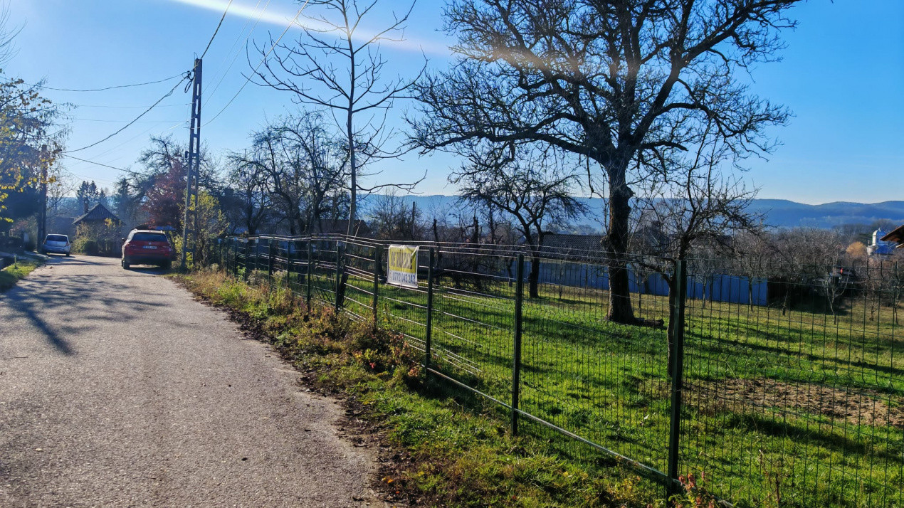 Teren de vânzare – 2.550 mp, poziție excelentă, Stâlpeni (zona centrală), jud AG