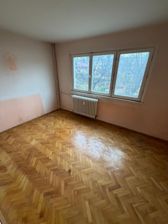 Tatarasi- Apartament 3 camere decomandat, etajul 1