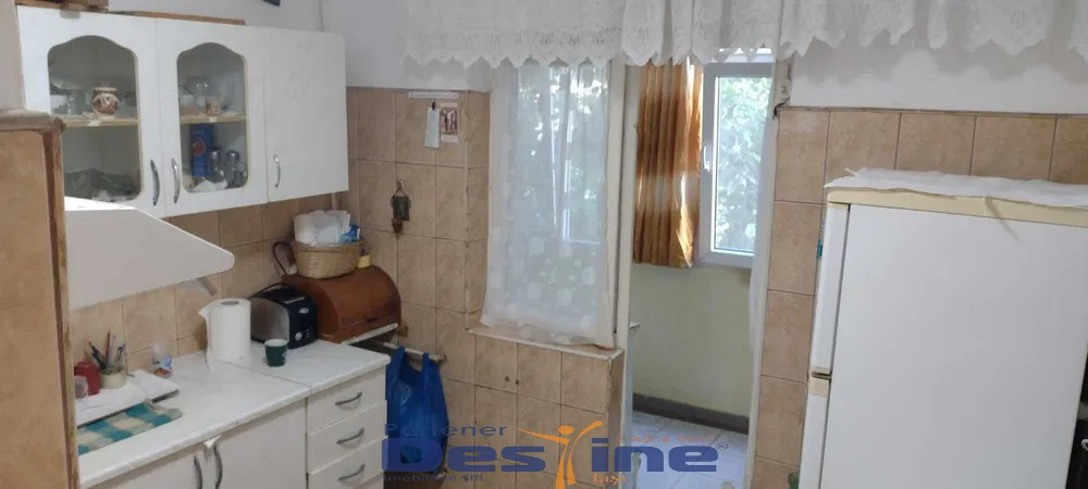 CUG- Apartament cu 3 camere decomandat, etaj 3/4
