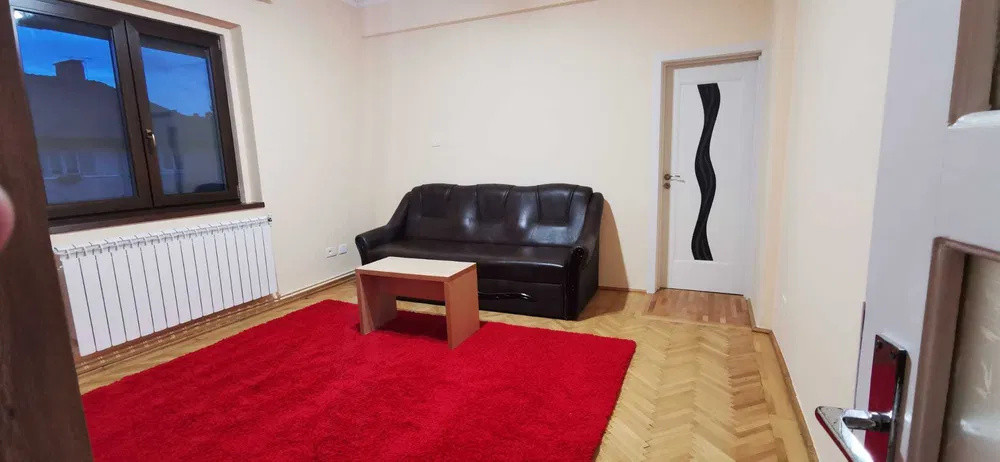 Apartament cu 2 camere 50 mp, etajul 1, cu loc de parcare, cartierul Tractorul