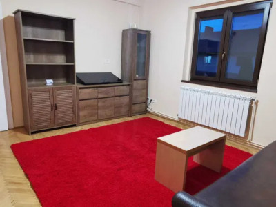 Apartament cu 2 camere 50 mp, etajul 1, cu loc de parcare, cartierul Tractorul