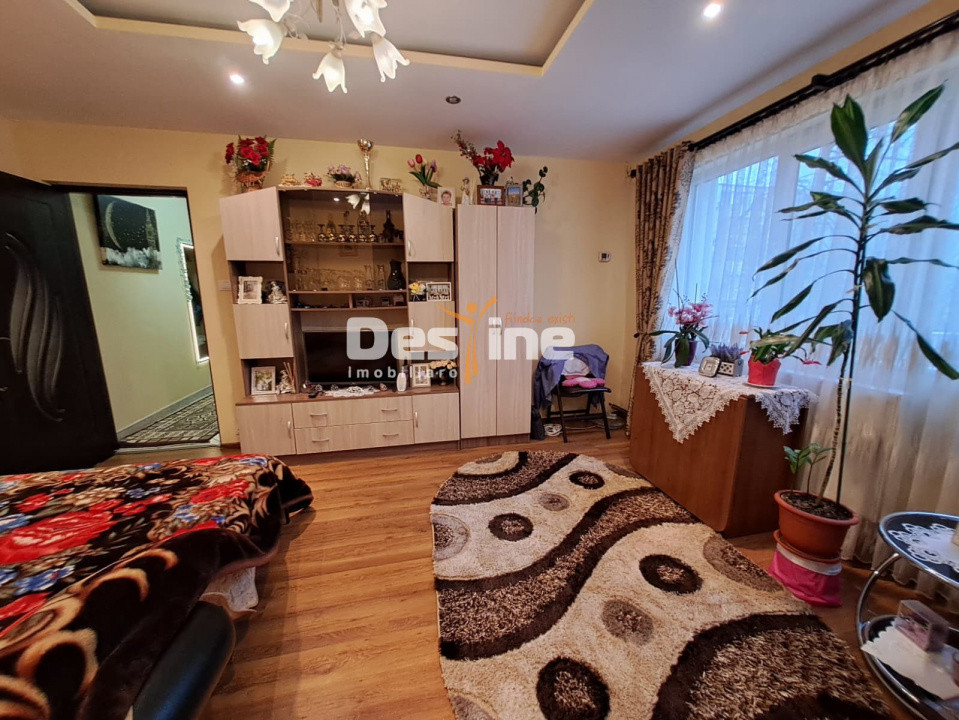 MIRCEA CEL BATRAN, Apartament 2 camere, nedecomandat, 85.900 Euro
