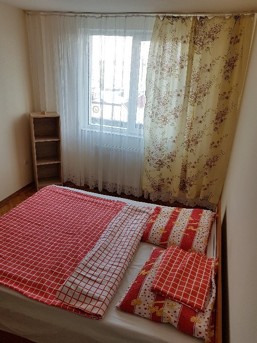 Apartament cu 3 camere 67 mp, etaj intermediar,  situat in zona Vlahuta