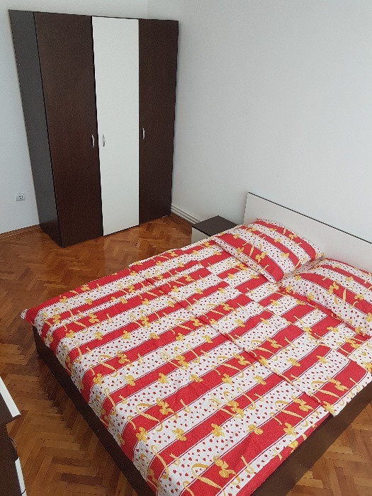 Apartament cu 3 camere 67 mp, etaj intermediar,  situat in zona Vlahuta