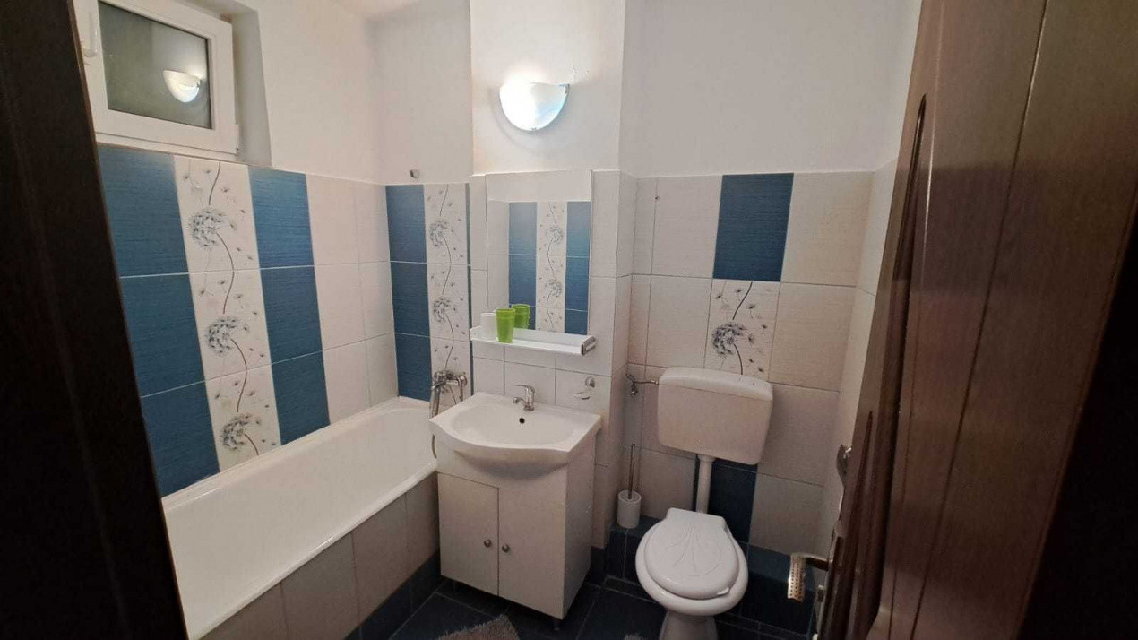 Apartament cu 3 camere 67 mp, etaj intermediar,  situat in zona Vlahuta
