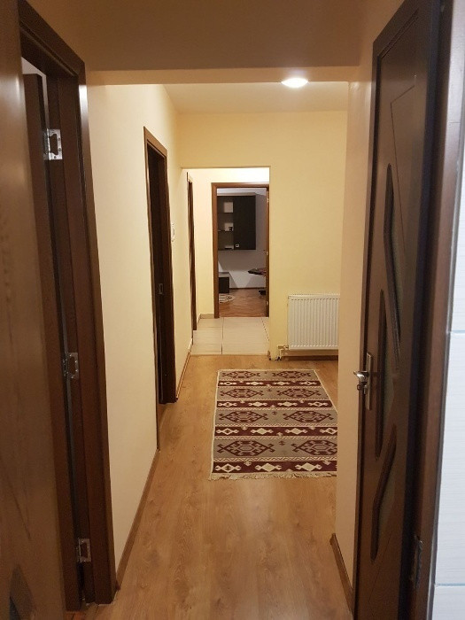 Apartament cu 3 camere 67 mp, etaj intermediar,  situat in zona Vlahuta