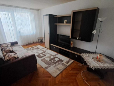 Apartament cu 3 camere 67 mp, etaj intermediar,  situat in zona Vlahuta