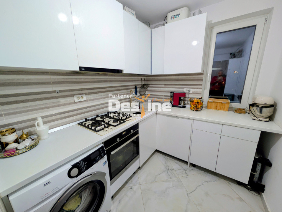 Apartament 3 camere 59 mp etaj intermediar loc parcare boxă mobilat Păcurari