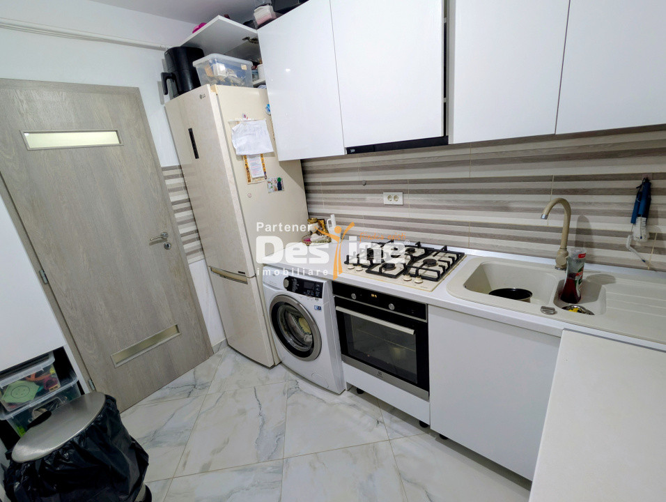 Apartament 3 camere 59 mp etaj intermediar loc parcare boxă mobilat Păcurari