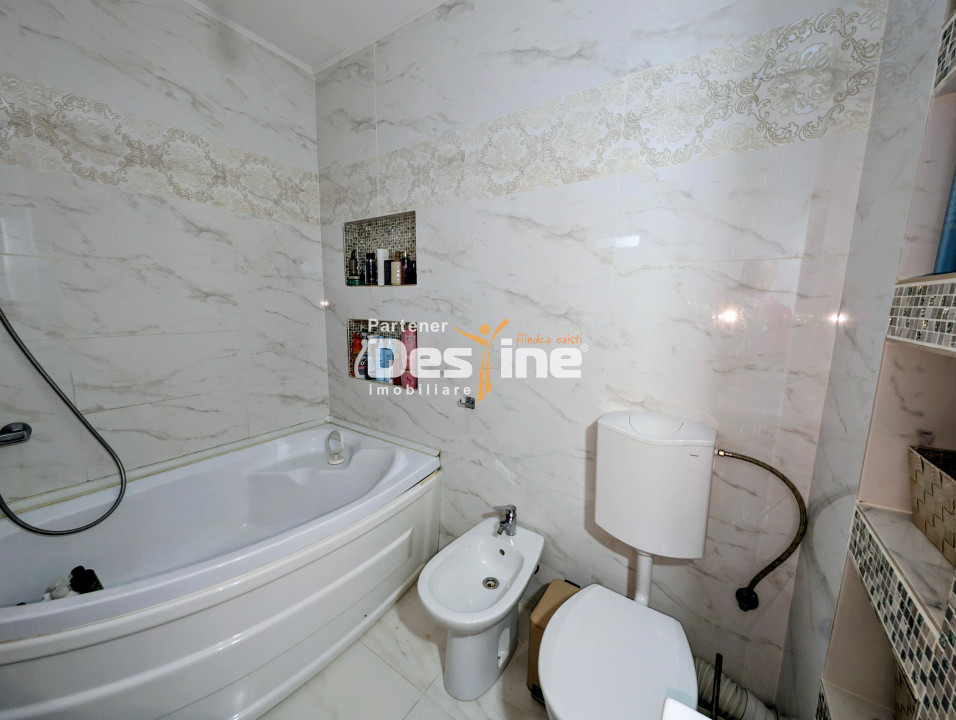 Apartament 3 camere 59 mp etaj intermediar loc parcare boxă mobilat Păcurari