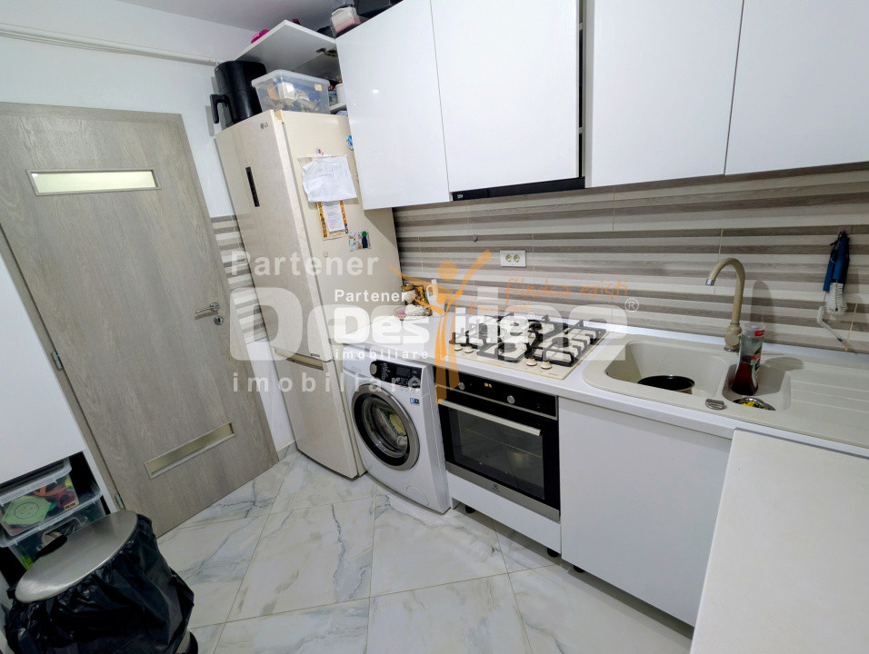 Apartament 3 camere 59 mp etaj intermediar loc parcare boxă mobilat Păcurari