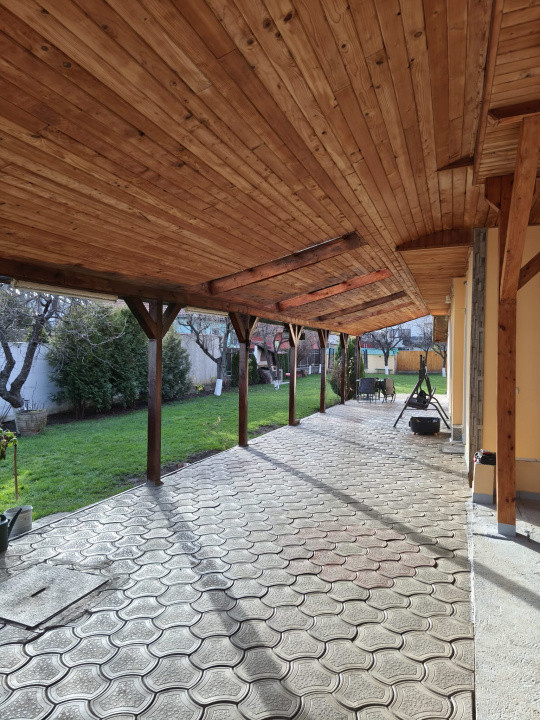 Casa cu 4 camere,   terasa acoperita,  curte de 700 mp, zona Kaufland -  Buzesti