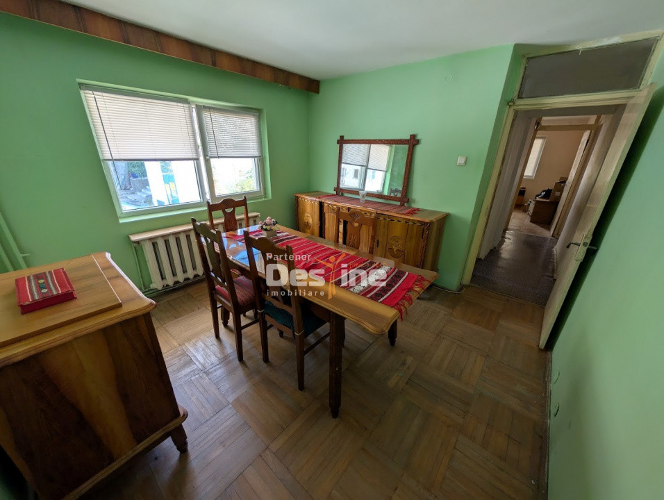 Apartament 4 camere decomandat 80mp 2 băi + balcon de renovat parter Rond Vechi