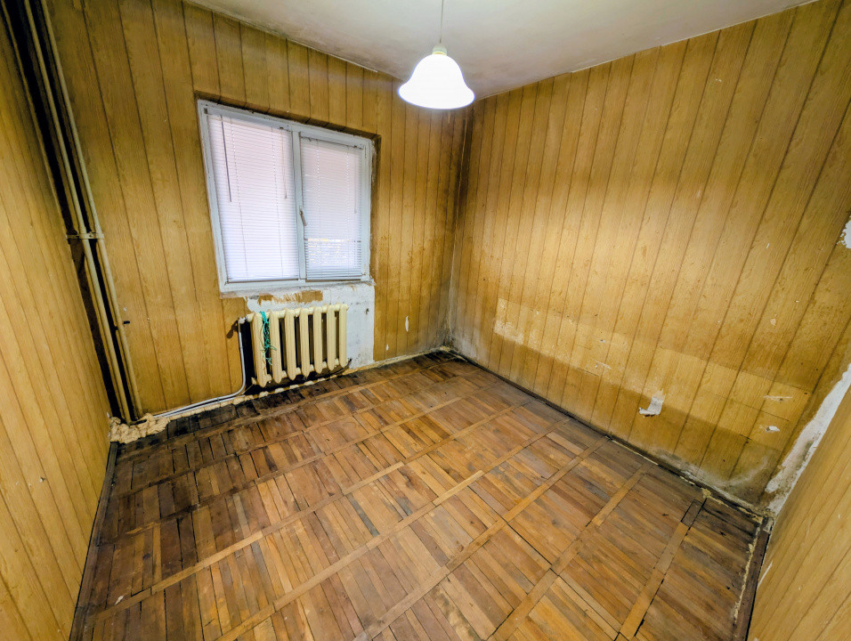 Apartament 4 camere decomandat 80mp 2 băi + balcon de renovat parter Rond Vechi