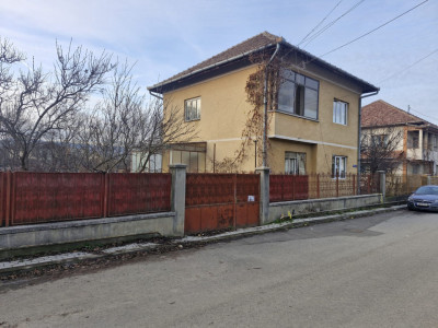 Imobil regim de înălțime p+1, construcție 1986, Cugir