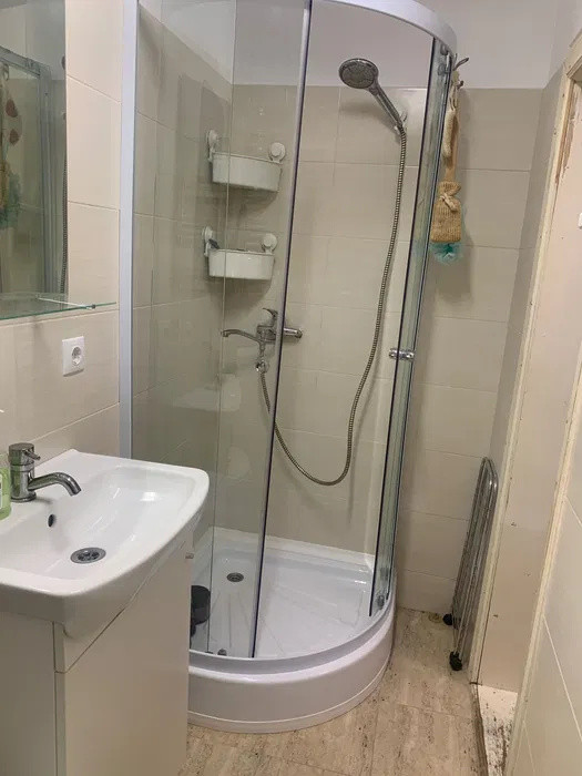 Apartament cu 2 camere pet friendly, 45 mp, situat la casa in Centrul Civic. 