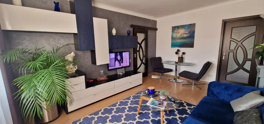 Apartament cu 2 camere 60 mp, cu vedere spre munte, situat pe Calea Bucuresti