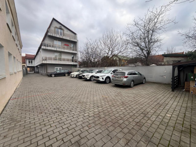 Spatiu comercial cu 4 incaperi 110 mp, situat in zona Aurel Vlaicu