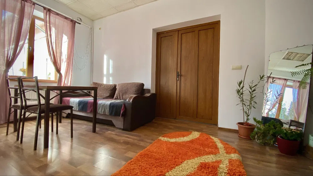 Apartament cu 2 camere la casa, Pet Friendly, situat central - pe Strada Lunga