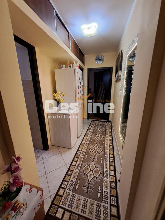 MIRCEA CEL BATRAN, Apartament 2 camere, nedecomandat, 83.600 Euro
