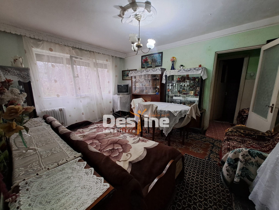 MIRCEA CEL BATRAN, Apartament 2 camere, semidecomandat, 61.900 Euro
