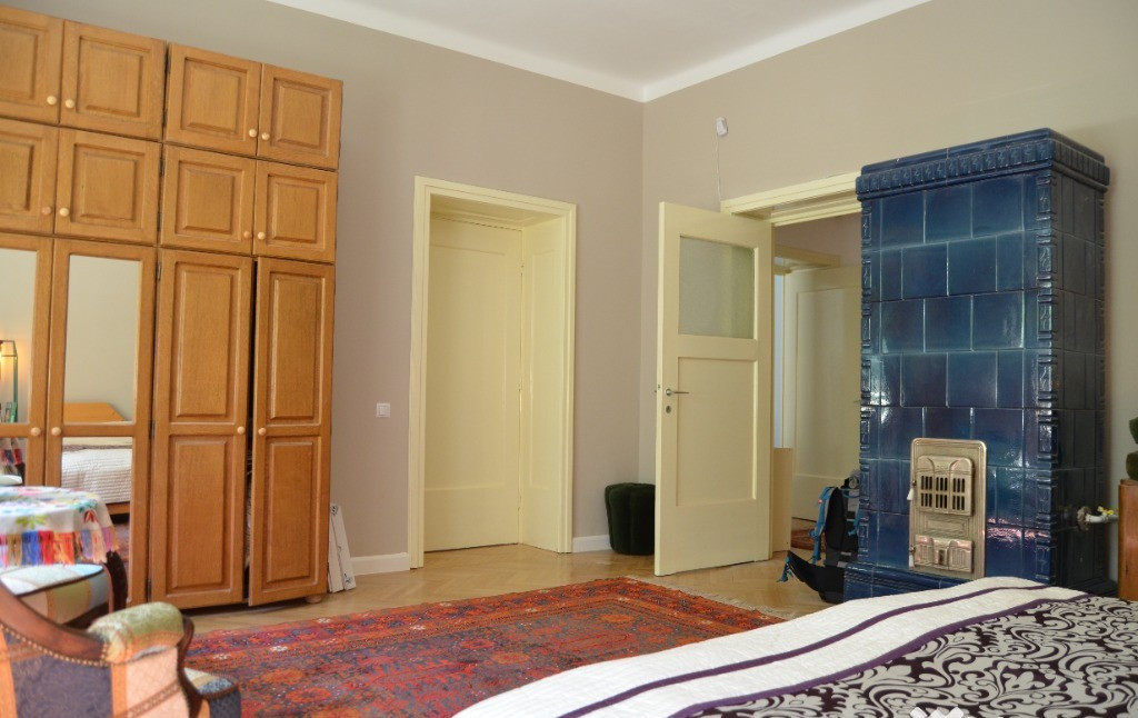 Apartament cu 4 camere, suprafata de 135 mp, garaj si beci in inima orasului  