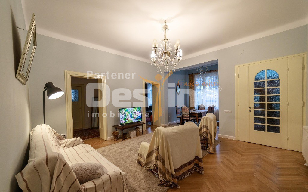 Apartament cu 4 camere, suprafata de 135 mp, garaj si beci in inima orasului  