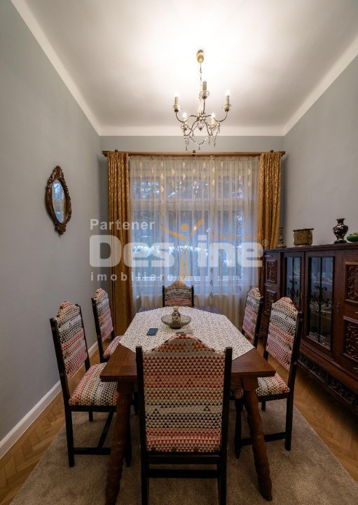 Apartament cu 4 camere, suprafata de 135 mp, garaj si beci in inima orasului  