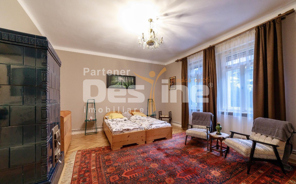 Apartament cu 4 camere, suprafata de 135 mp, garaj si beci in inima orasului  