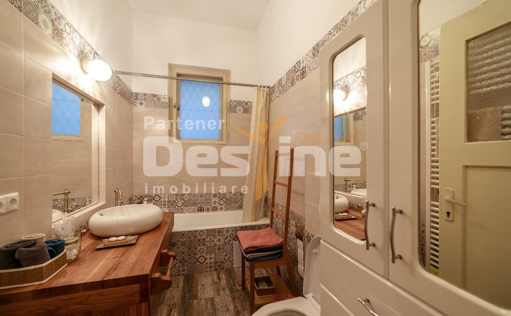 Apartament cu 4 camere, suprafata de 135 mp, garaj si beci in inima orasului  