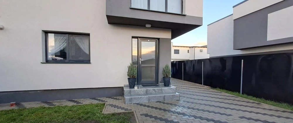 Apartament cu 2 camere in vila, suprafata 52 mp si loc de parcare Sanpetru