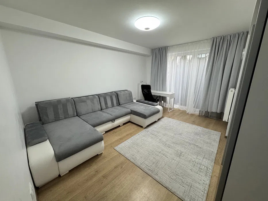 Garsoniera spatioasa, 40 mp, mobilata si utilata, loc de parcare, in zona Coresi