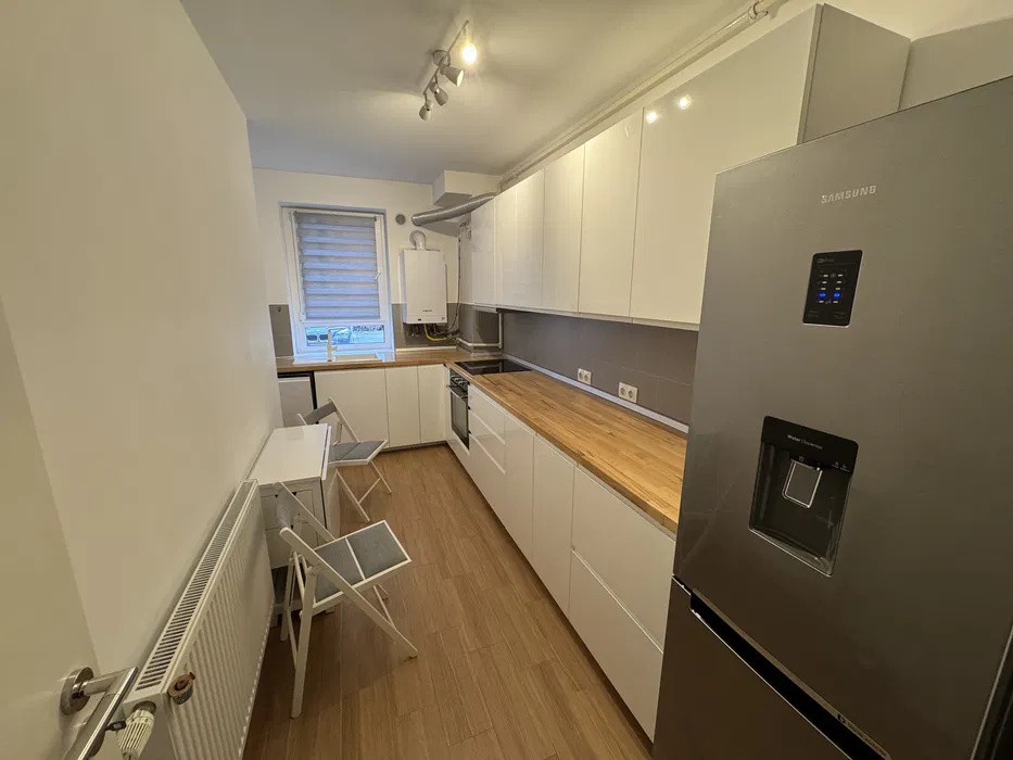 Garsoniera spatioasa, 40 mp, mobilata si utilata, loc de parcare, in zona Coresi