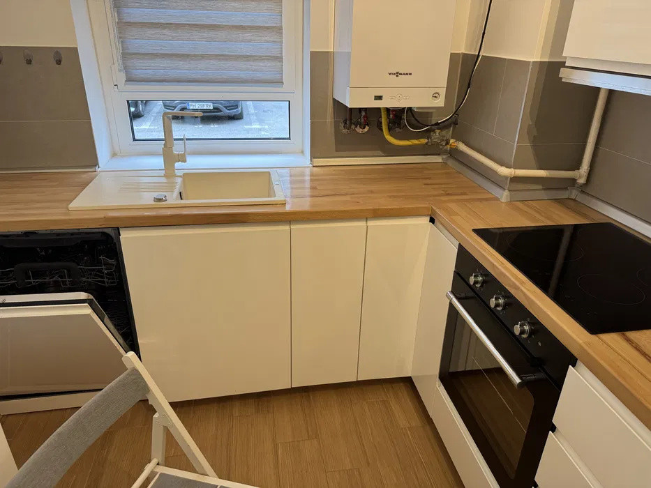 Garsoniera spatioasa, 40 mp, mobilata si utilata, loc de parcare, in zona Coresi