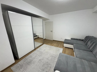 Garsoniera spatioasa, 40 mp, mobilata si utilata, loc de parcare, in zona Coresi