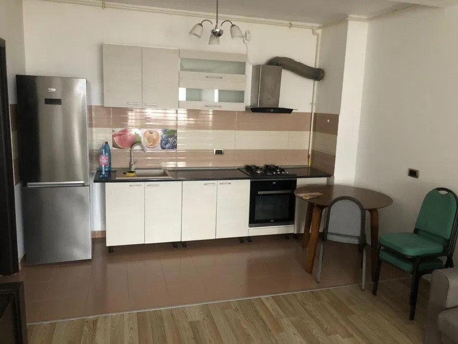 Garsoniera spatioasa, 48 mp, mobilata si utilata, loc de parcare, in IASARAN