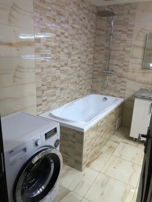 Garsoniera spatioasa, 48 mp, mobilata si utilata, loc de parcare, in IASARAN