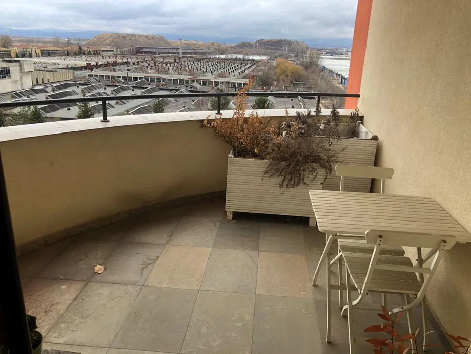 Garsoniera spatioasa, 48 mp, mobilata si utilata, loc de parcare, in IASARAN