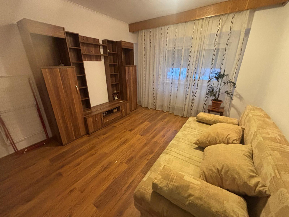 Apartament cu 3 camere, suprafata generoasa de 74 mp, la baza Colinei 