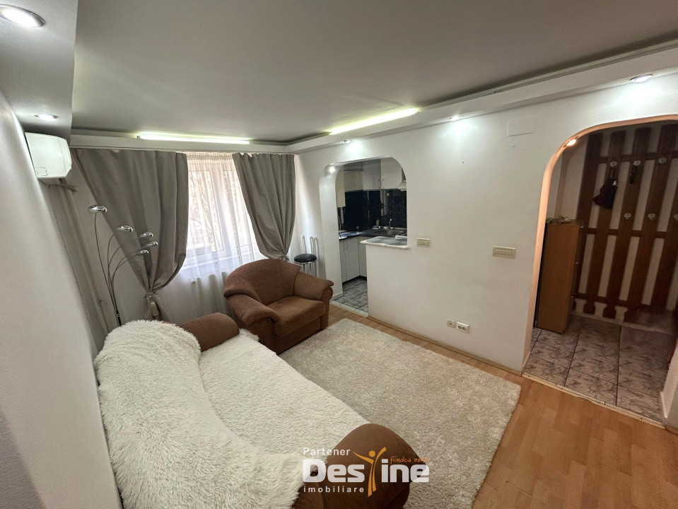 Podu Ros - Apartament 3 camere semidecomandat, MOBILAT și UTILAT