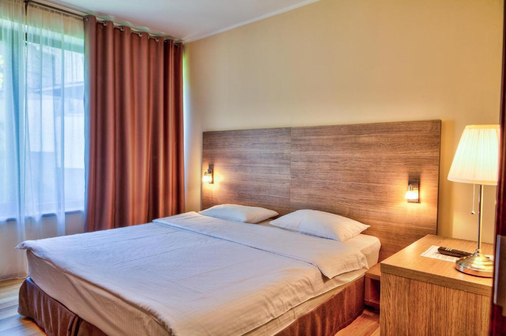 Cladire cu 11 camere, Regim Hotelier, zona Strada Lunga