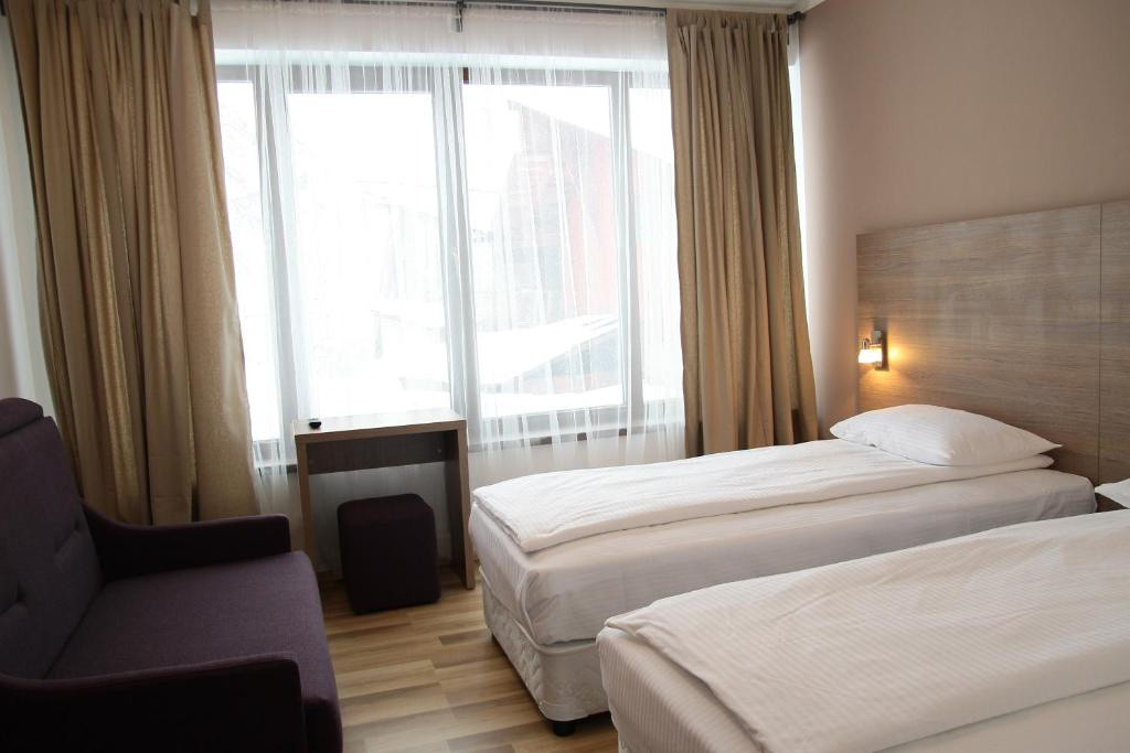 Cladire cu 11 camere, Regim Hotelier, zona Strada Lunga