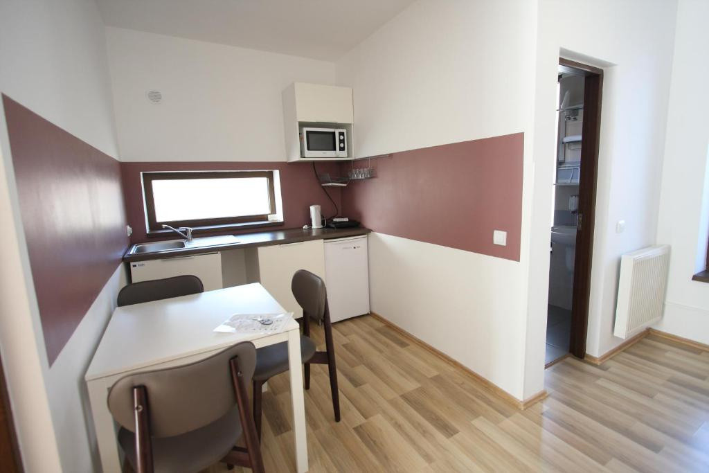 Cladire cu 11 camere, Regim Hotelier, zona Strada Lunga