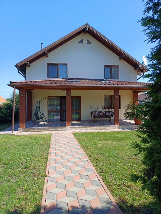Casă 750 mp, curte individuală, garaj, foisor, Prejmer