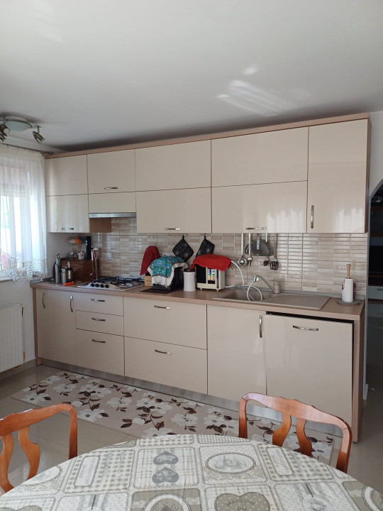 Casă 750 mp, curte individuală, garaj, foisor, Prejmer